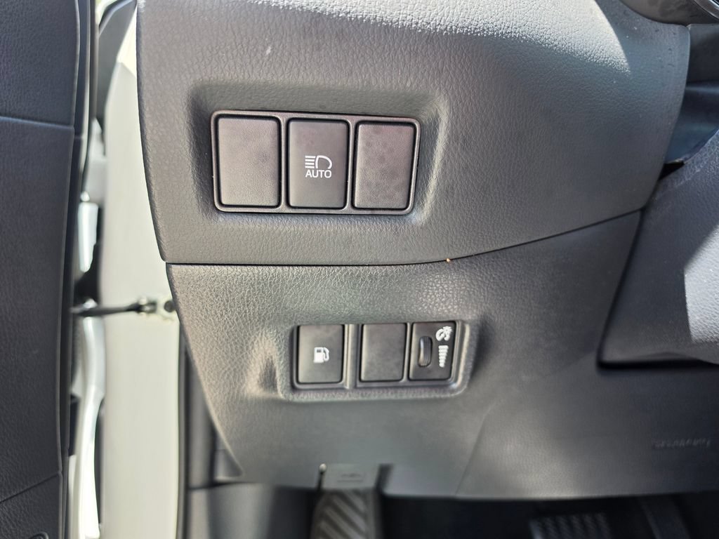 Used 2021 Toyota C-HR XLE FWD image 22