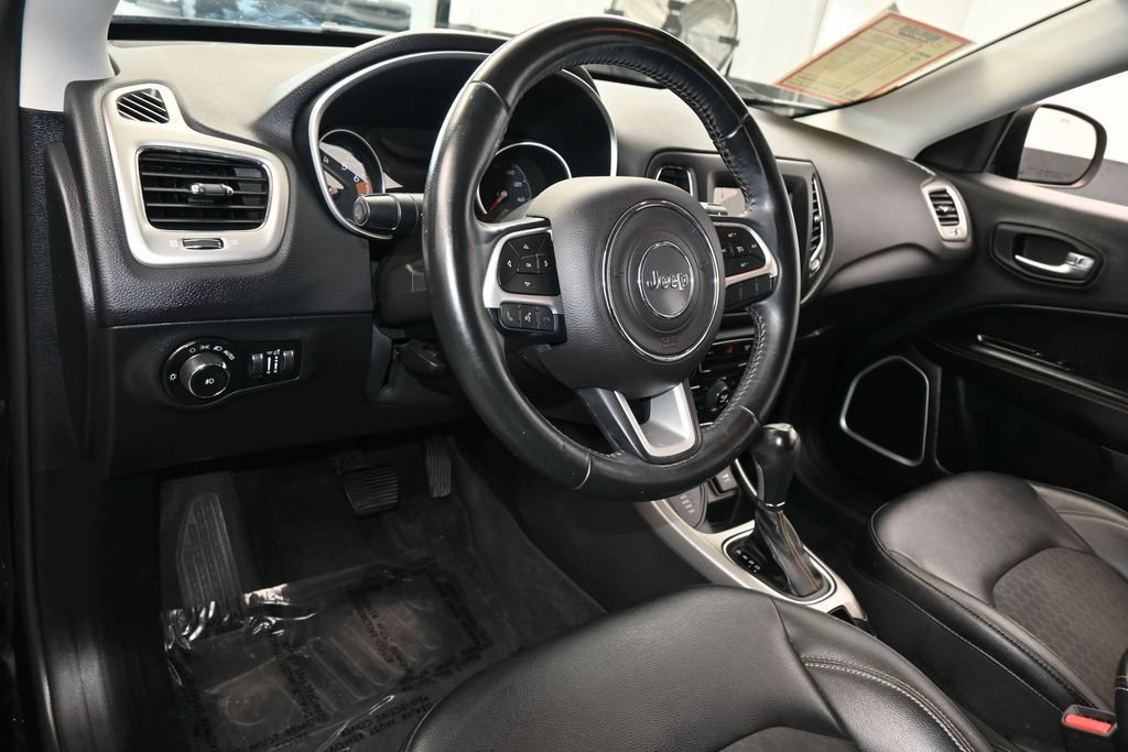 Used 2018 Jeep Compass Latitude w/ Popular Equipment Group AWD/4WD image 13