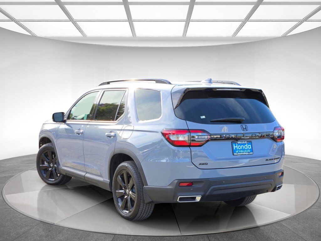 Certified 2025 Honda Pilot Black Edition image 5