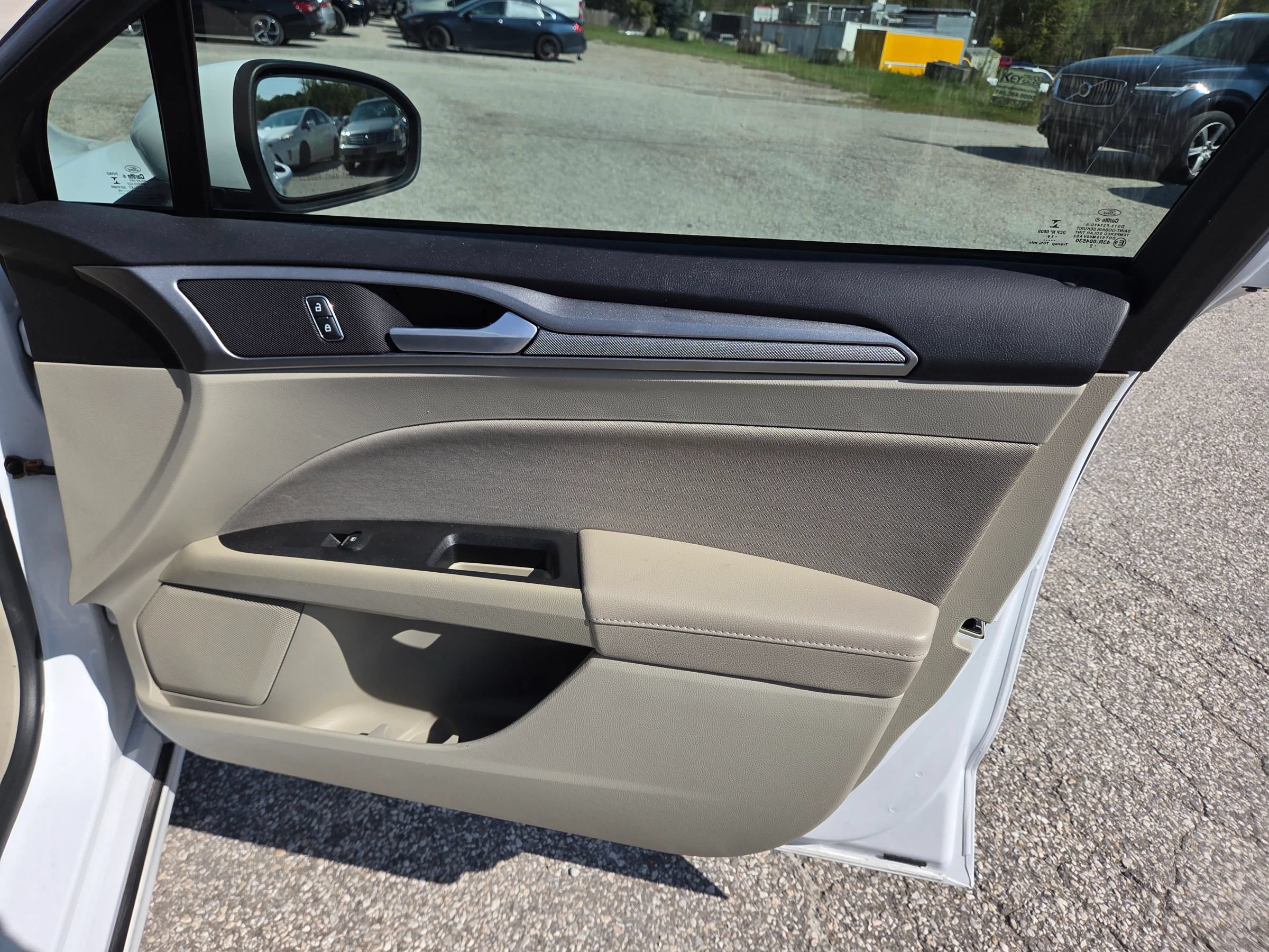 Used 2019 Ford Fusion SE FWD image 25