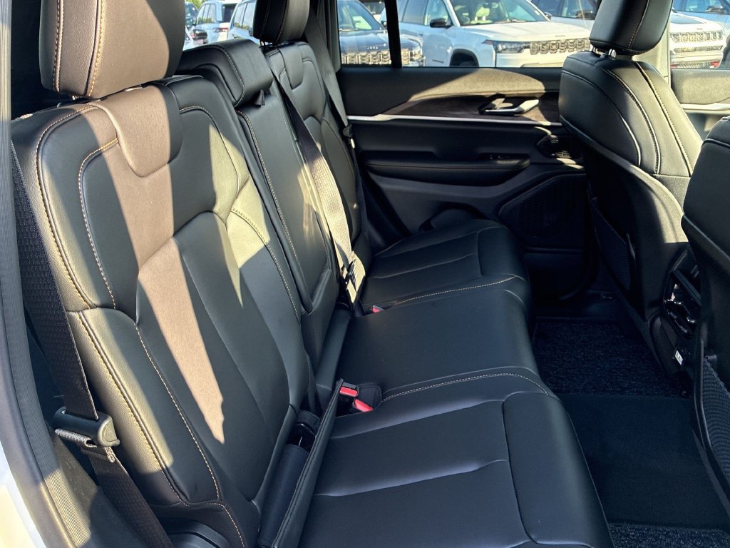 New 2026 Jeep Grand Cherokee Limited AWD/4WD image 32