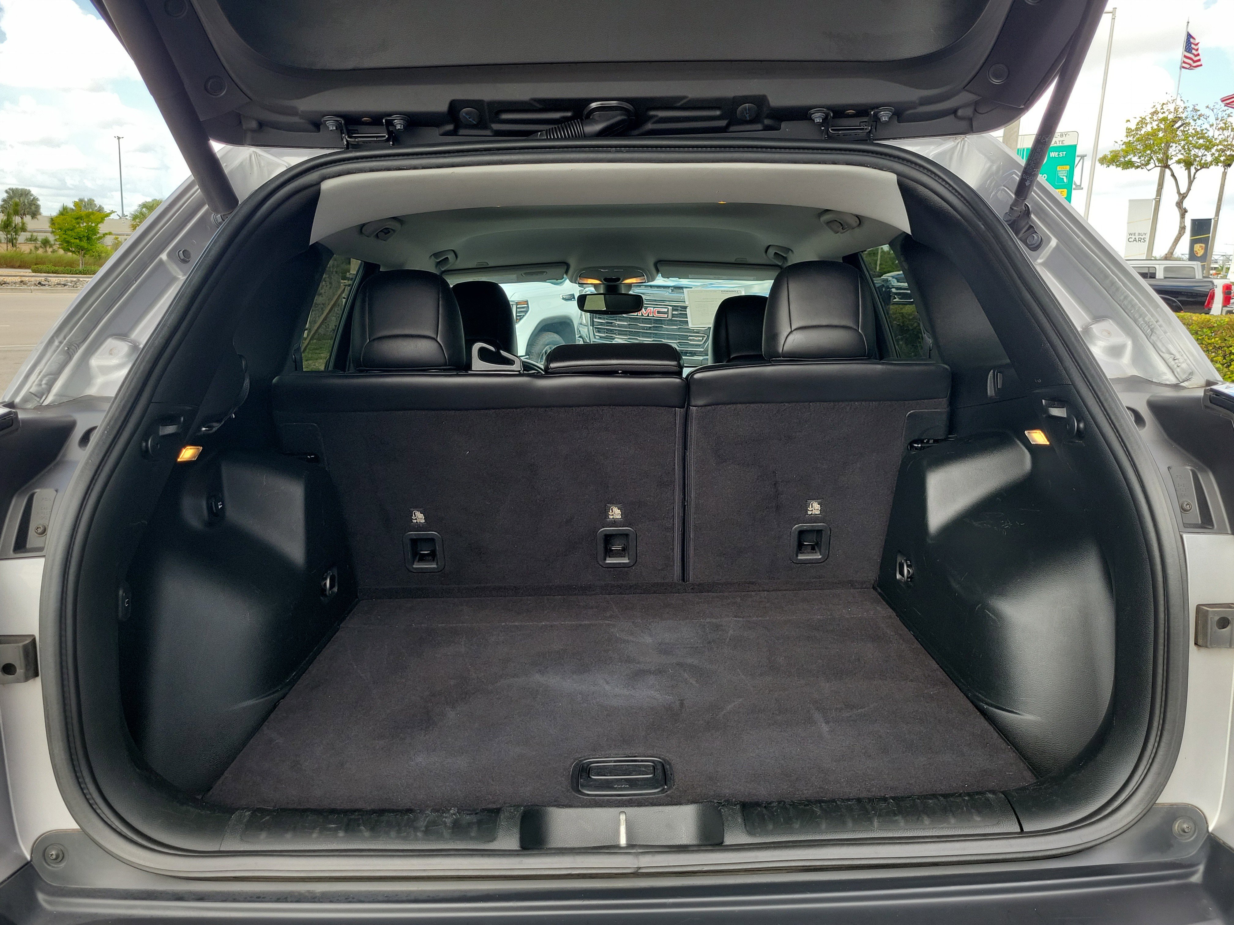 Used 2019 Jeep Cherokee Limited FWD image 16