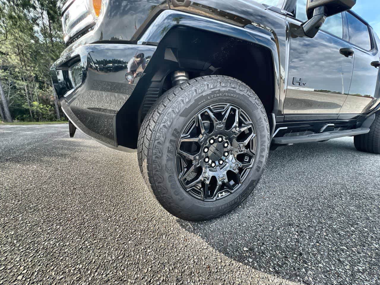 New 2025 GMC Hummer EV 3X w/ LPO, Dark Essentials Package image 33