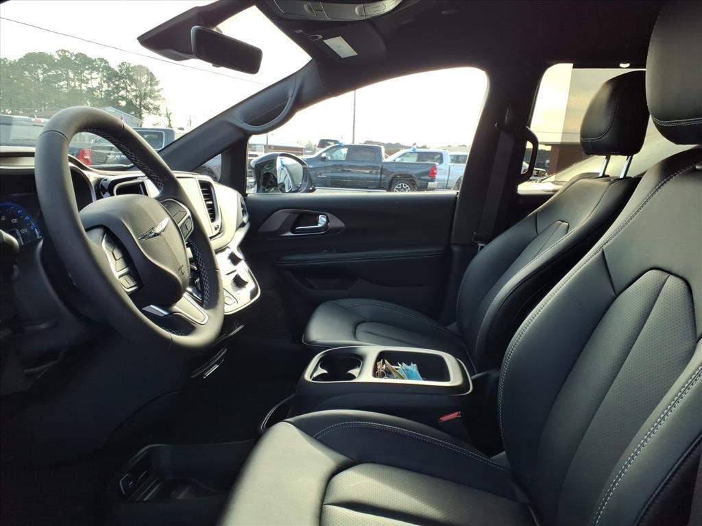 New 2026 Chrysler Voyager LX FWD image 5