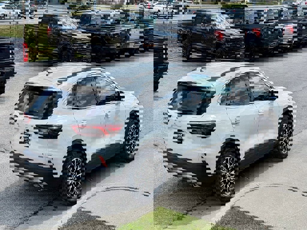 New 2025 Ford Escape SE image 5