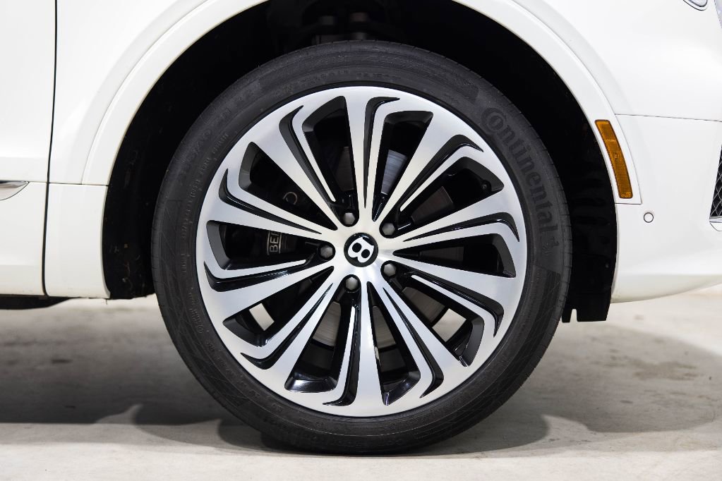 Used 2022 Bentley Bentayga image 38