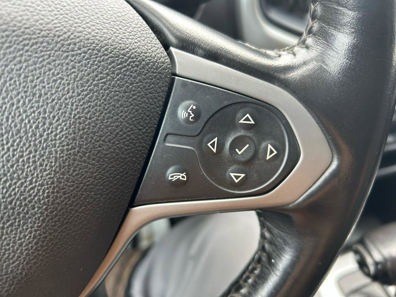 Used 2017 Chevrolet Colorado LT w/ Midnight Edition image 18