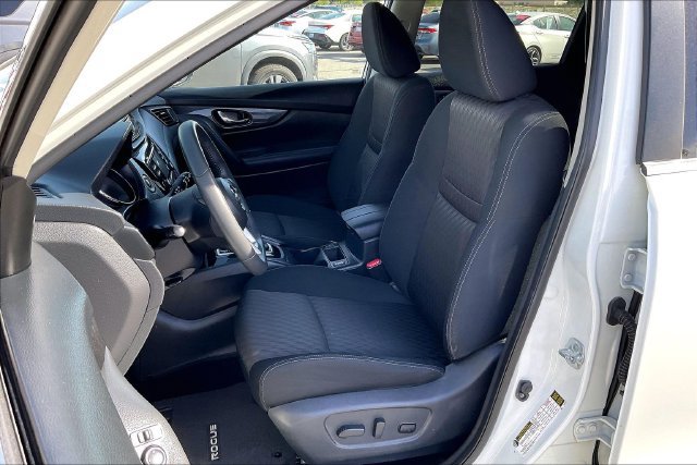 Used 2017 Nissan Rogue SV AWD/4WD image 24