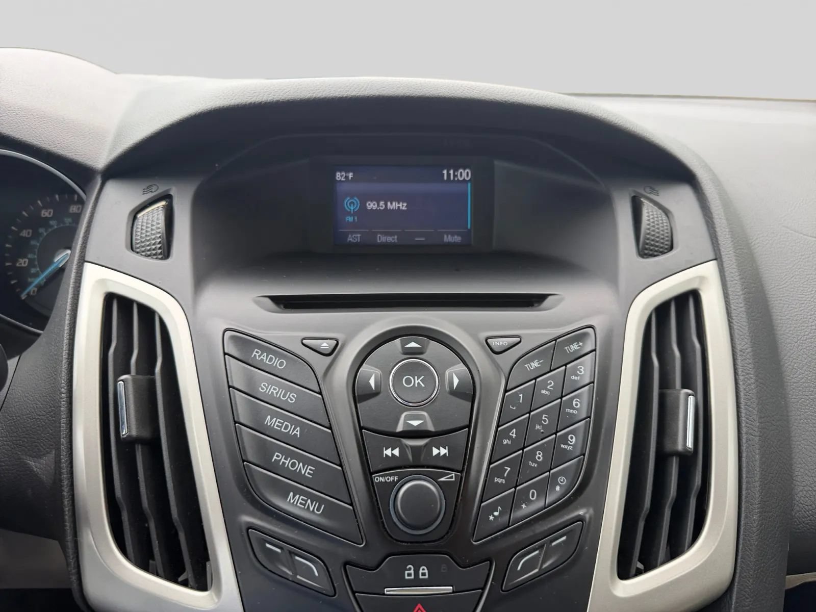 Used 2014 Ford Focus SE FWD image 21