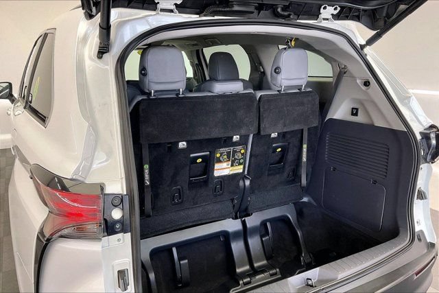Used 2022 Toyota Sienna XLE w/ XLE Plus Package FWD image 28