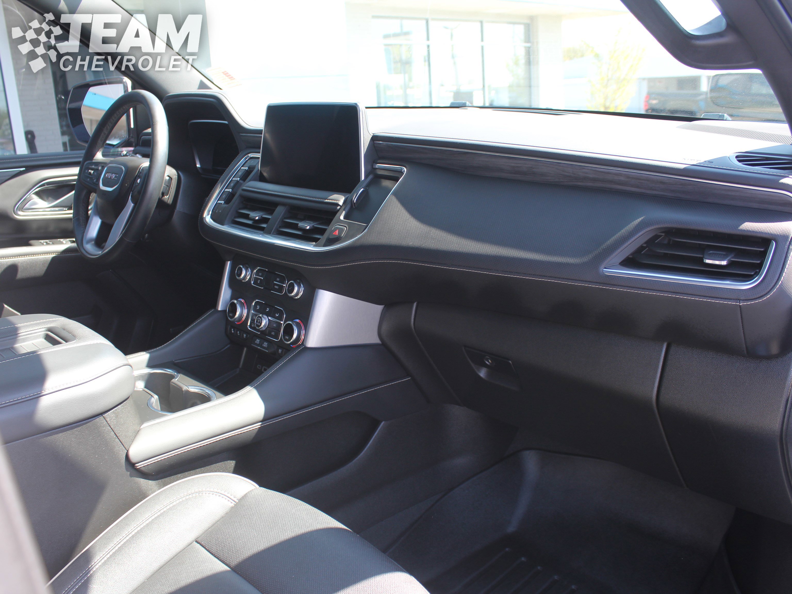 Used 2023 GMC Yukon SLT w/ SLT Luxury Package AWD/4WD image 29