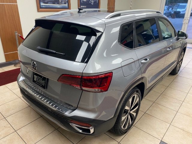 Used 2023 Volkswagen Taos SE AWD/4WD image 6