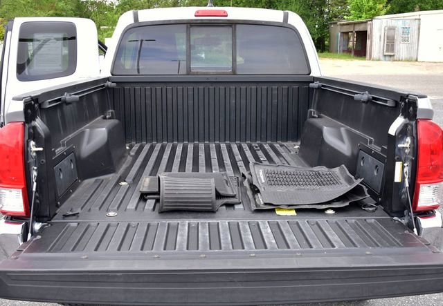 Used 2017 Toyota Tacoma SR5 w/ Tow Package AWD/4WD image 29