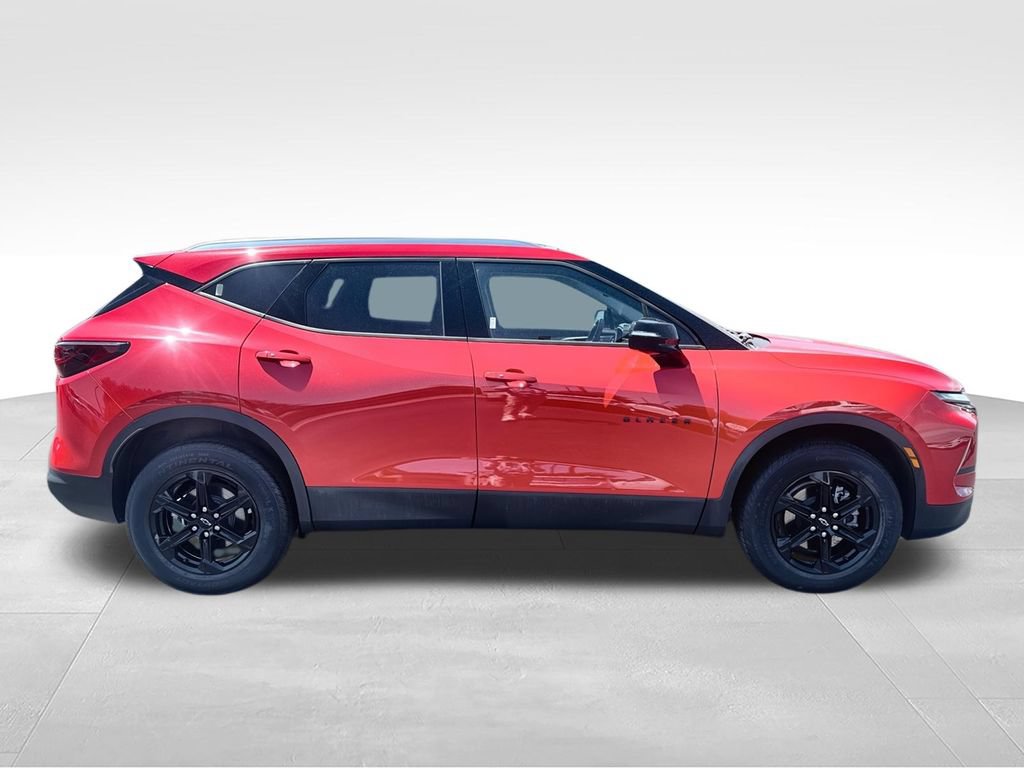Used 2024 Chevrolet Blazer LT w/ Midnight/Sport Edition FWD image 9