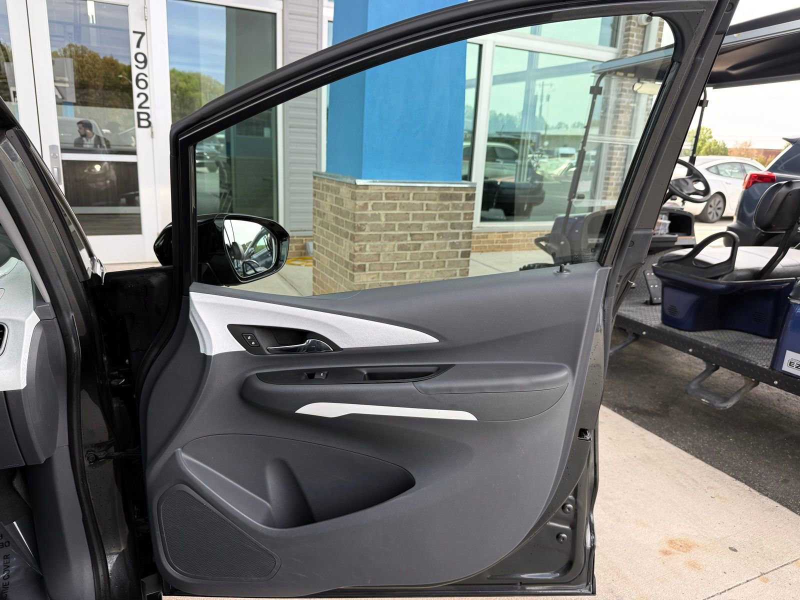 Used 2018 Chevrolet Bolt LT FWD image 23