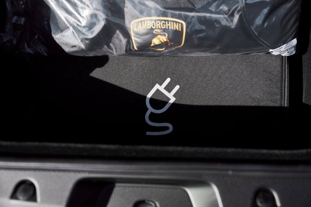 Used 2025 Lamborghini Revuelto AWD/4WD image 21