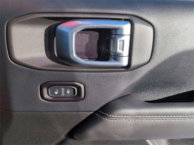 Used 2018 Jeep Wrangler Unlimited Sahara image 28