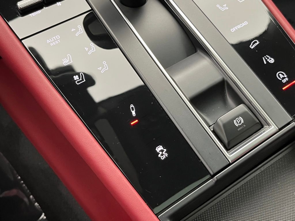 Used 2024 Porsche Macan S image 18