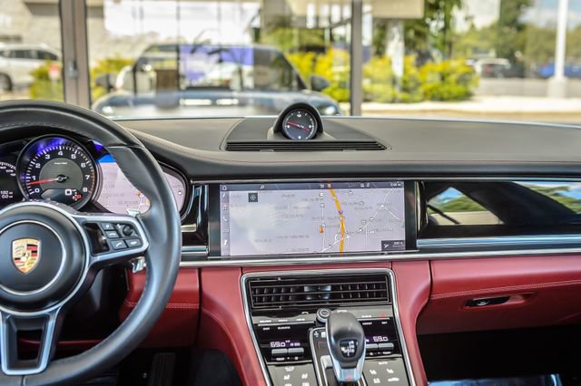 Used 2020 Porsche Panamera image 29