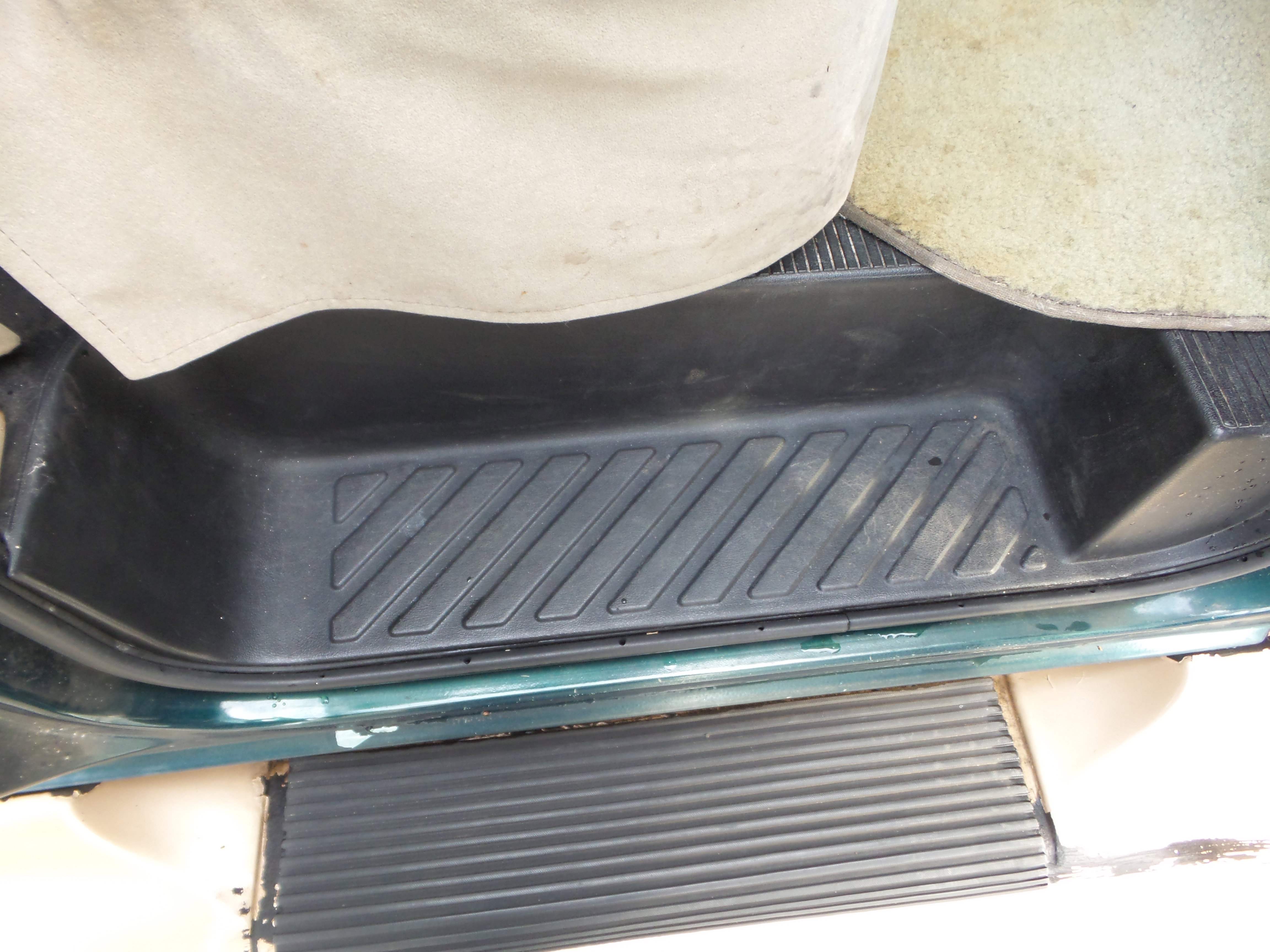 Used 2000 Ford E-150 and Econoline 150 RWD image 53