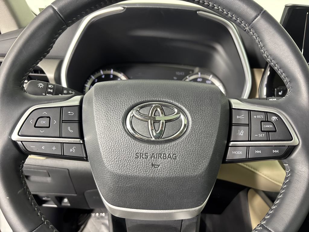 Certified 2025 Toyota Highlander XLE image 14