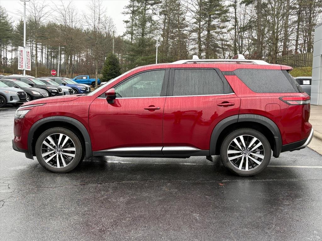 Used 2025 Nissan Pathfinder Platinum image 5