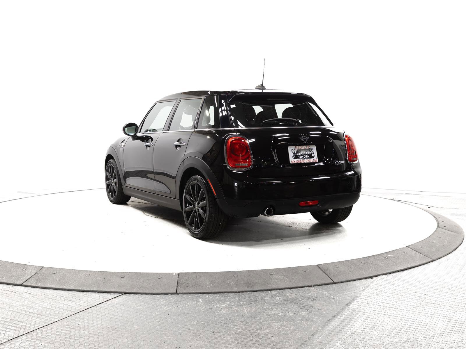 Used 2021 MINI Cooper 4-Door Hardtop image 8