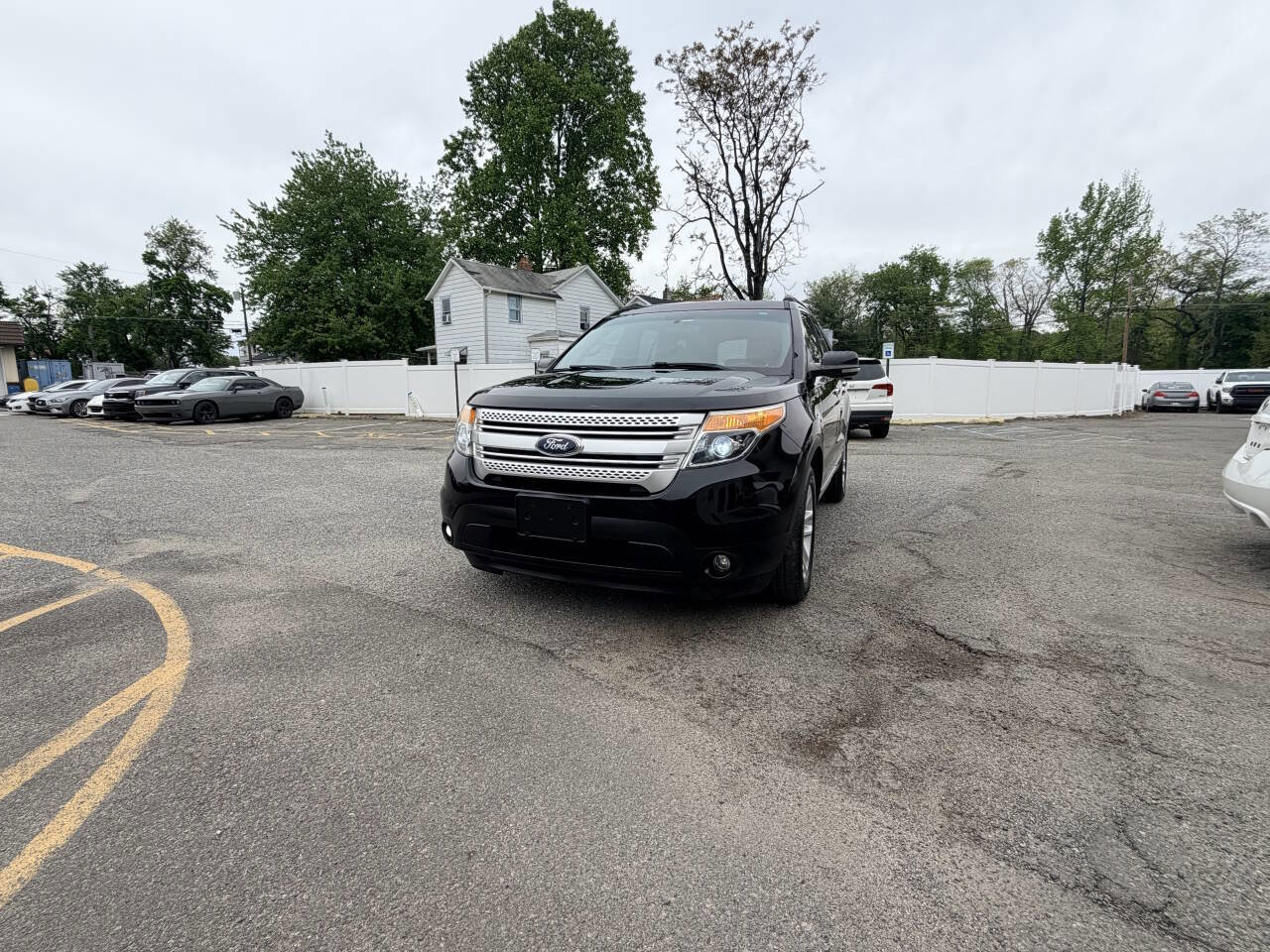Used 2012 Ford Explorer XLT w/ Class III Trailer Tow Pkg FWD image 2