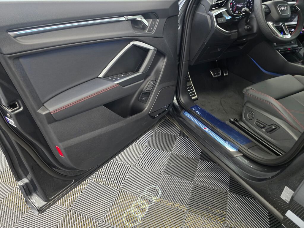 New 2025 Audi Q3 2.0T Premium Plus image 24