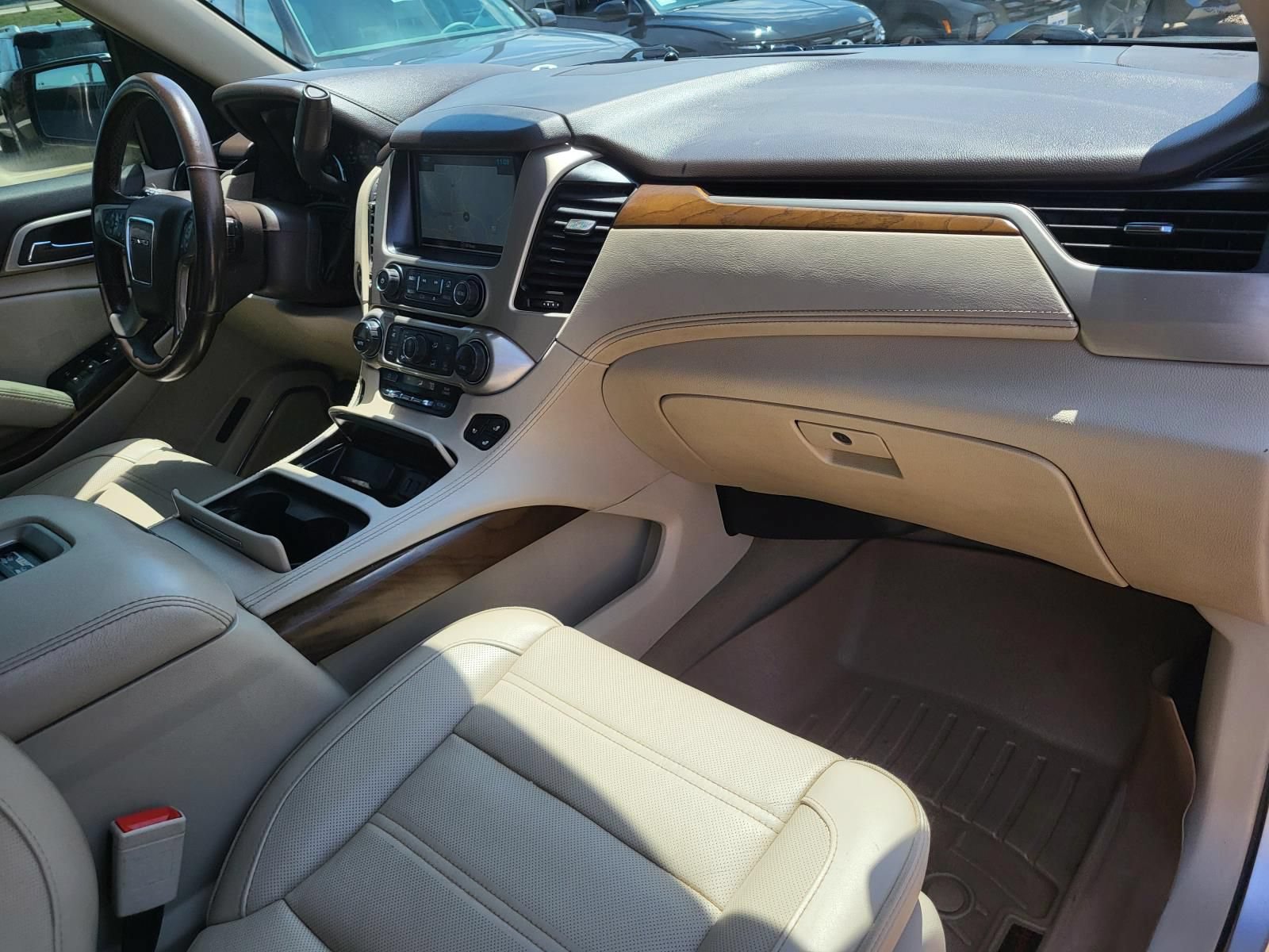 Used 2019 GMC Yukon XL Denali w/ Open Road Package AWD/4WD image 8