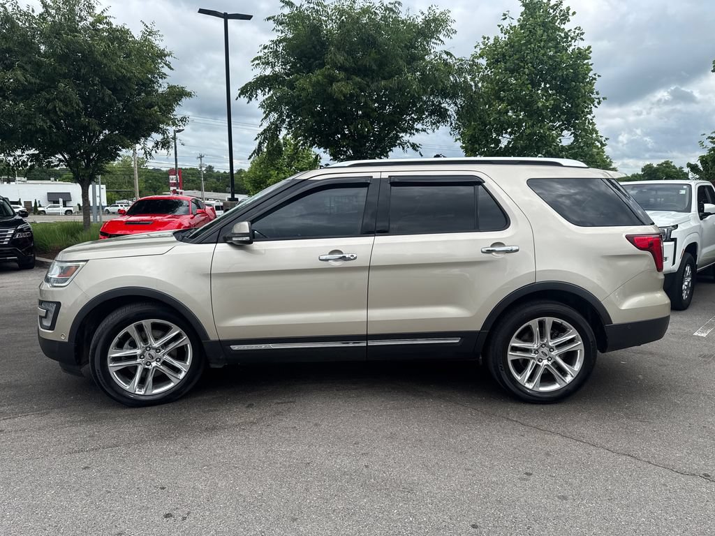 Used 2017 Ford Explorer Limited w/ Equipment Group 301A FWD image 4