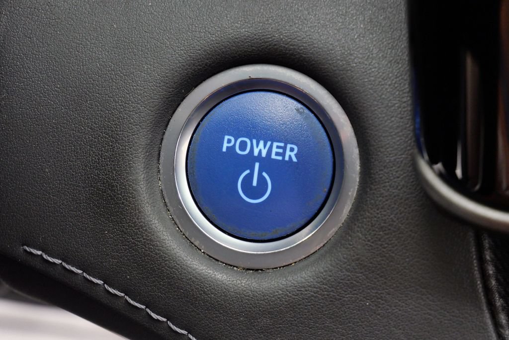 Used 2021 Toyota Highlander XLE AWD/4WD image 29