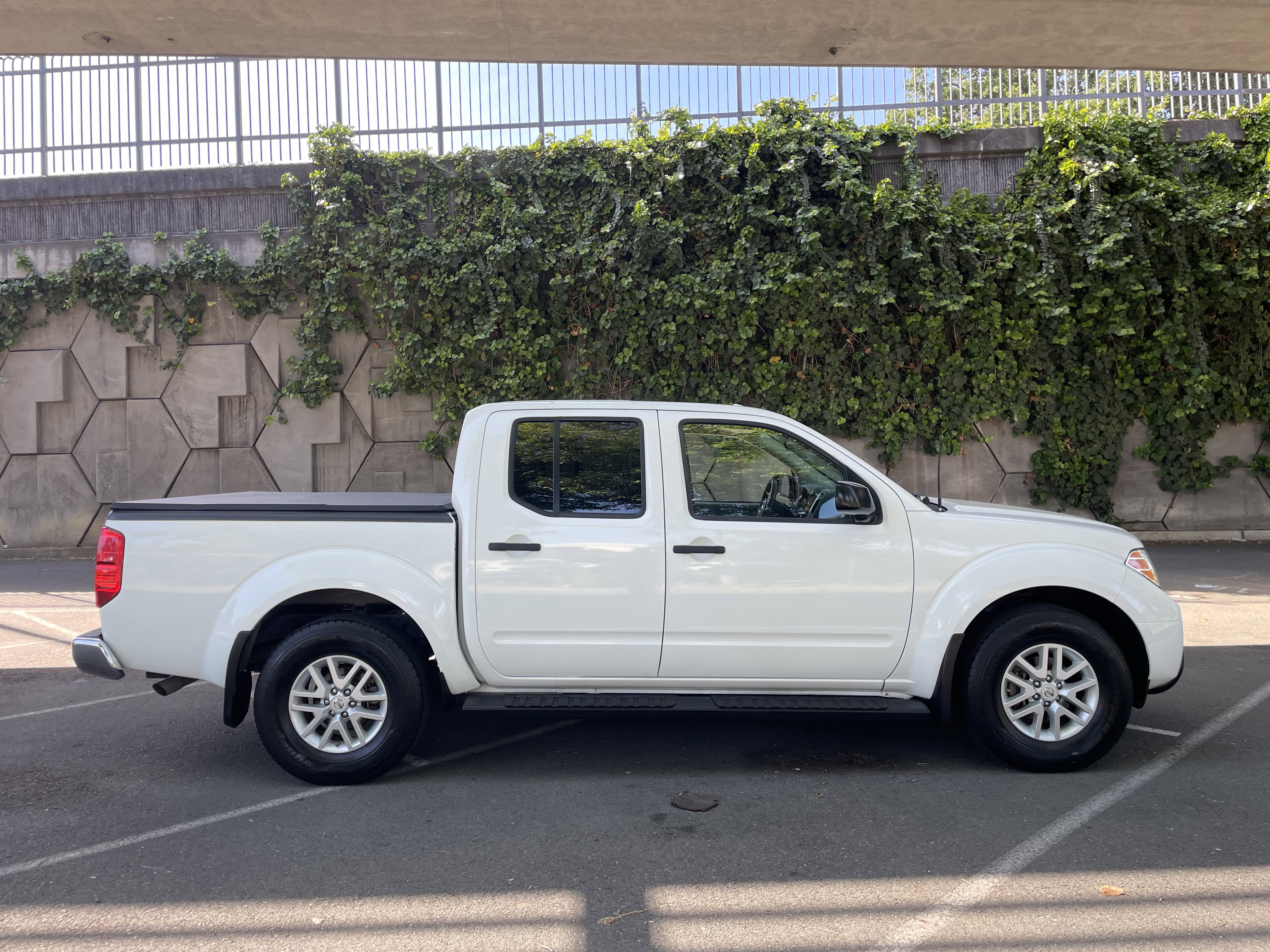 Used 2017 Nissan Frontier SV w/ SV Value Truck Package RWD image 17