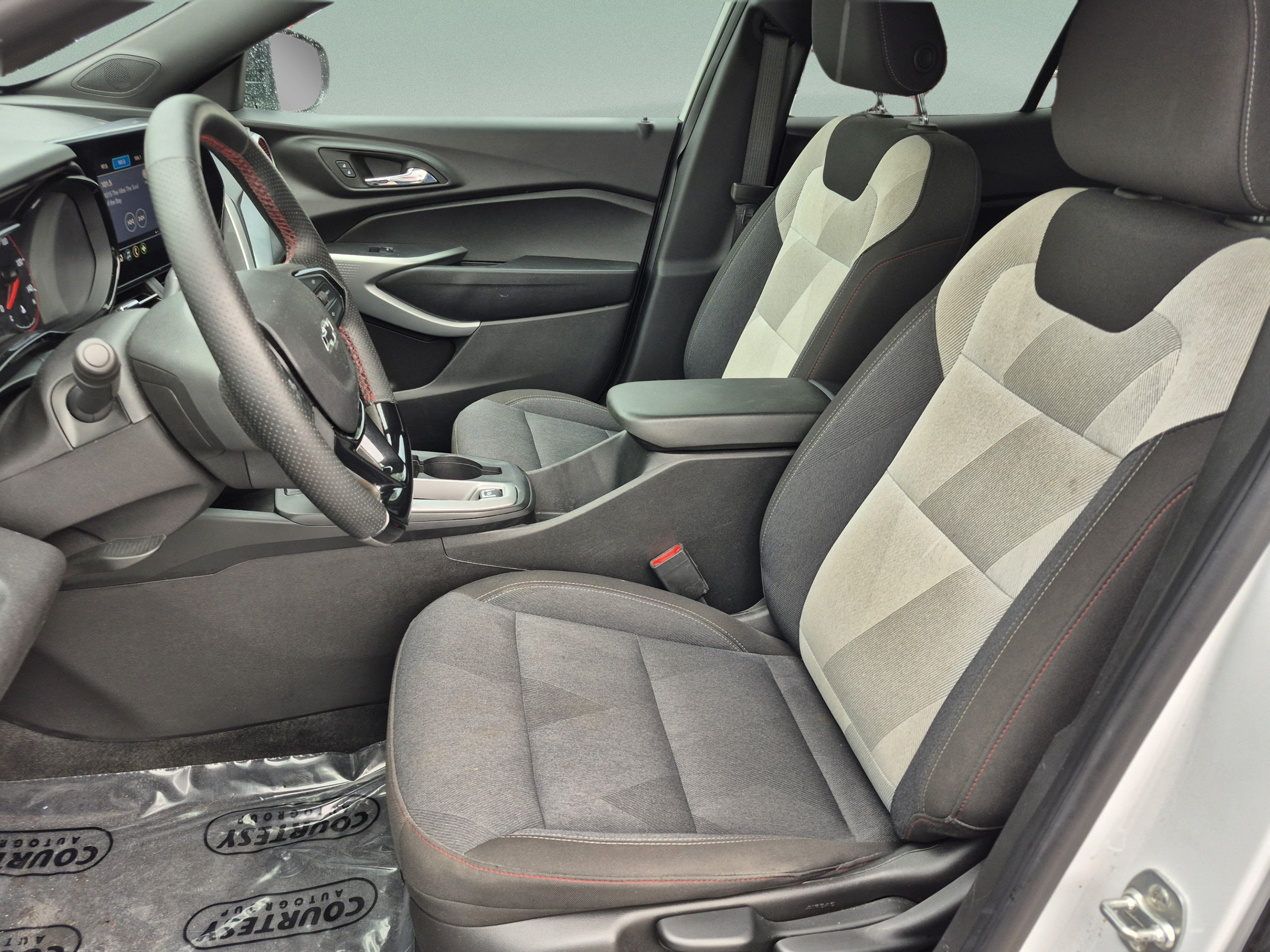 Used 2025 Chevrolet Trax RS w/ Driver Confidence Package FWD image 20