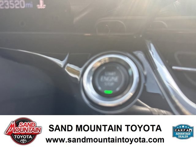 Used 2024 Chevrolet Trax RS w/ Sunroof Package FWD image 20
