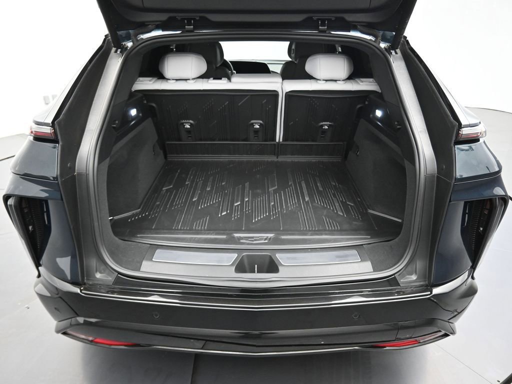 Used 2024 Cadillac Lyriq Sport image 16