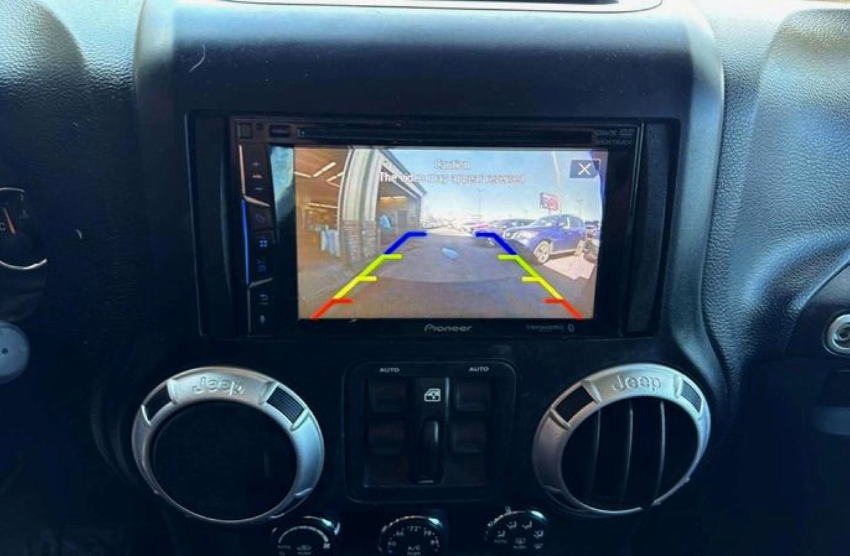 Used 2012 Jeep Wrangler Unlimited Rubicon w/ Connectivity Group image 11