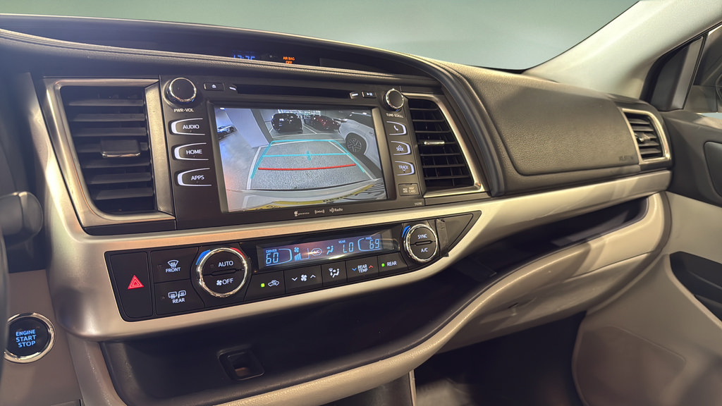 Used 2019 Toyota Highlander XLE AWD/4WD image 32