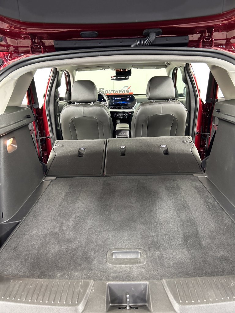 Used 2025 Chevrolet Trax LT FWD image 20