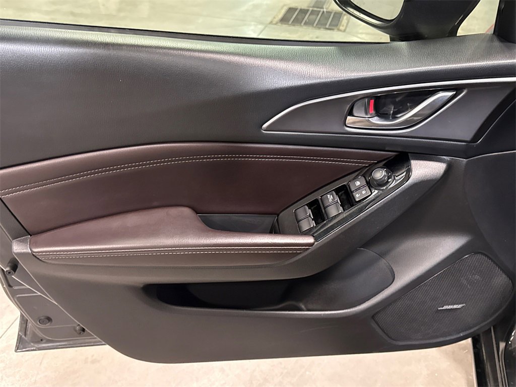 Used 2018 MAZDA MAZDA3 Grand Touring w/ Premium Equipment Package image 7