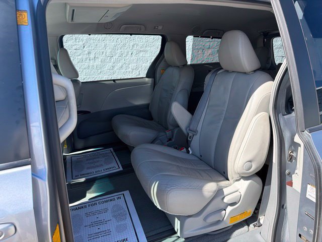 Used 2012 Toyota Sienna XLE w/ Entertainment Pkg FWD image 14