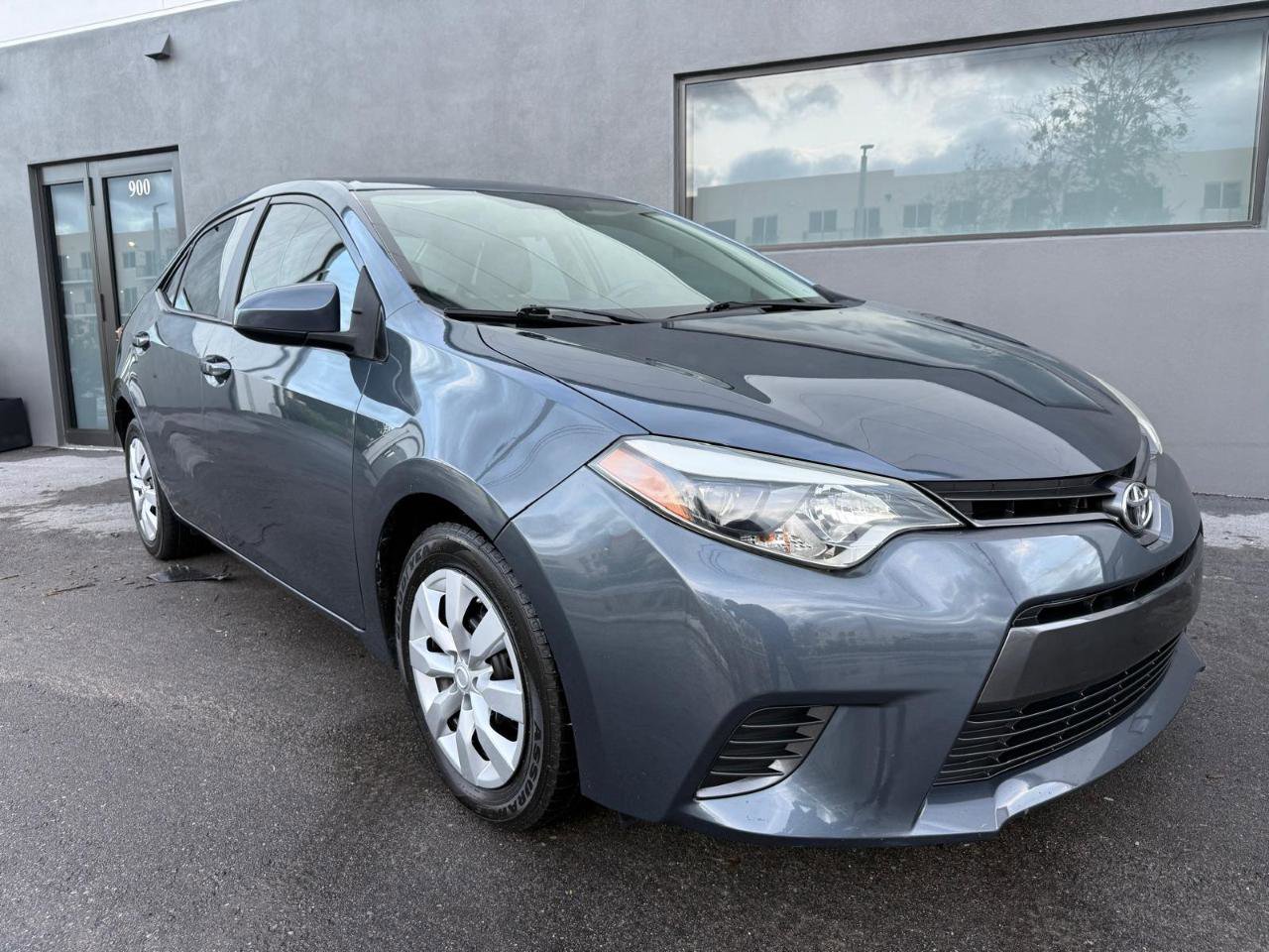 Used 2015 Toyota Corolla LE FWD image 3