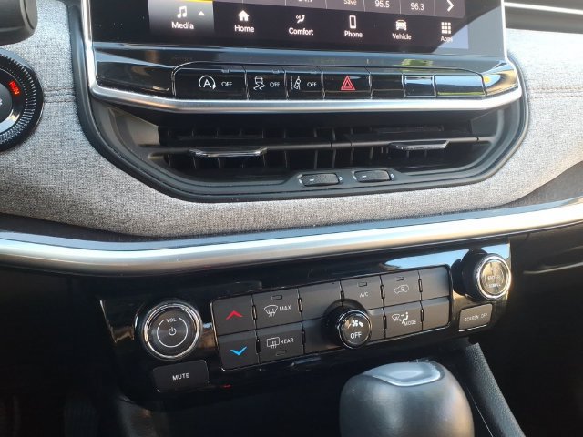 Certified 2023 Jeep Compass Latitude AWD/4WD image 16