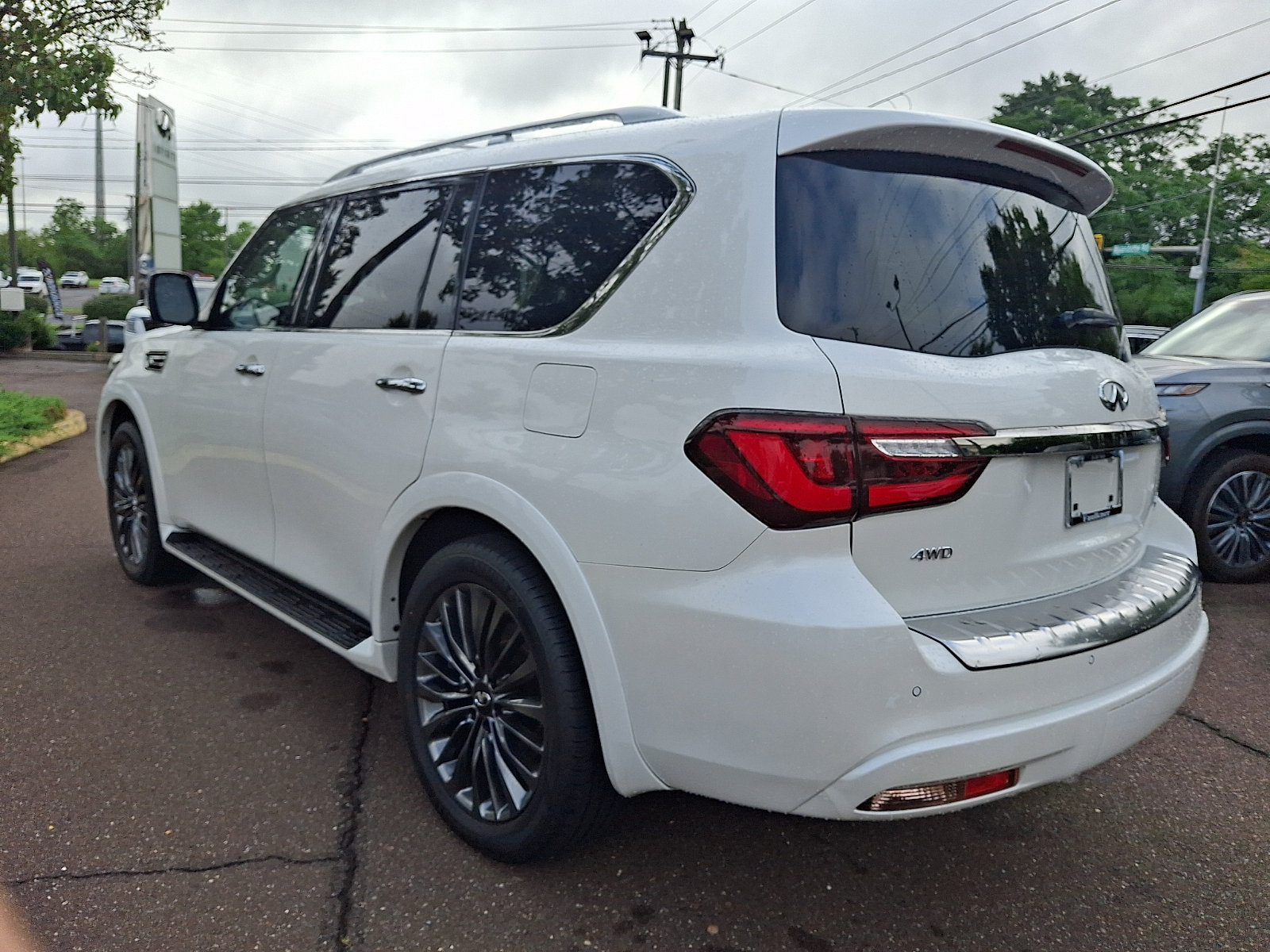 Certified 2024 INFINITI QX80 Premium Select w/ Cargo Package AWD/4WD image 4