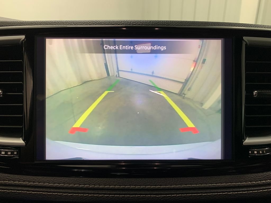 Used 2025 Chrysler Pacifica Limited FWD image 9
