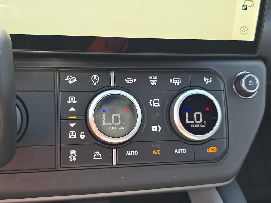 New 2026 Land Rover Defender 90 V8 AWD/4WD image 34