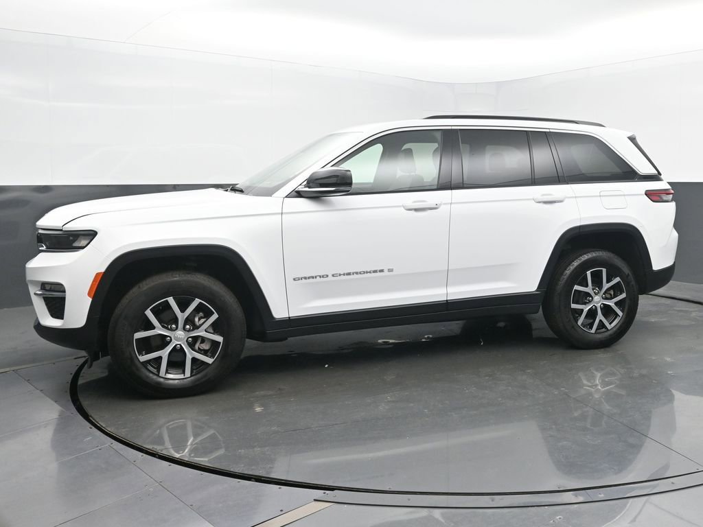 Used 2024 Jeep Grand Cherokee Limited image 2