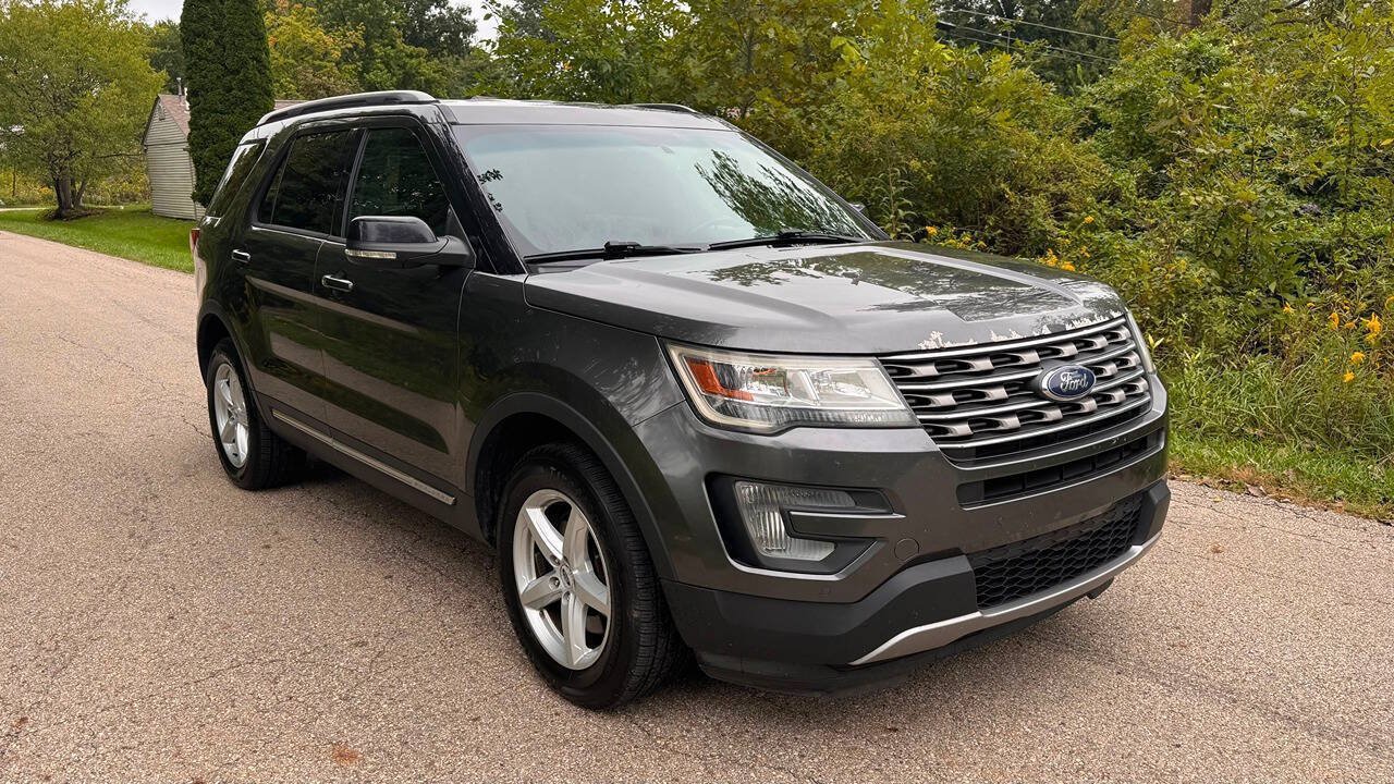 Used 2016 Ford Explorer XLT w/ Equipment Group 202A AWD/4WD image 9
