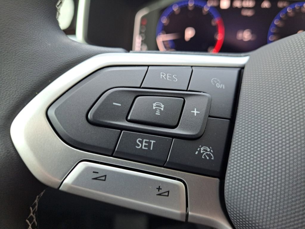 New 2025 Volkswagen Taos SEL image 14