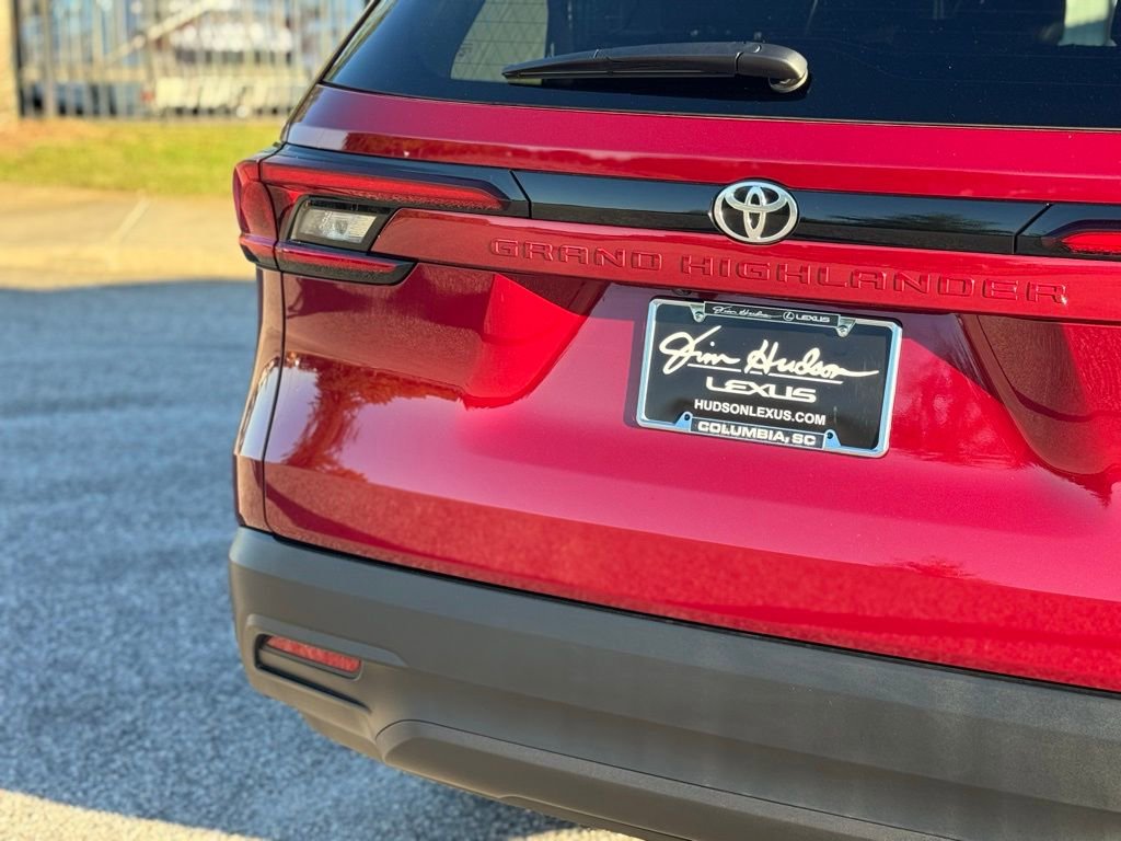 Used 2025 Toyota Grand Highlander FWD image 13